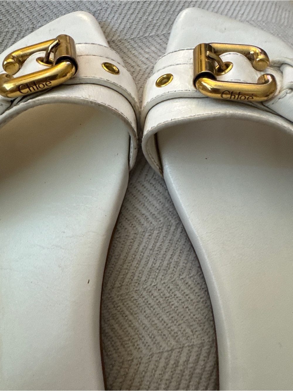 🤍 CHLOE Mae White Leather Buckle Flat Slide Sandals 🤍 - Picture 8 of 9